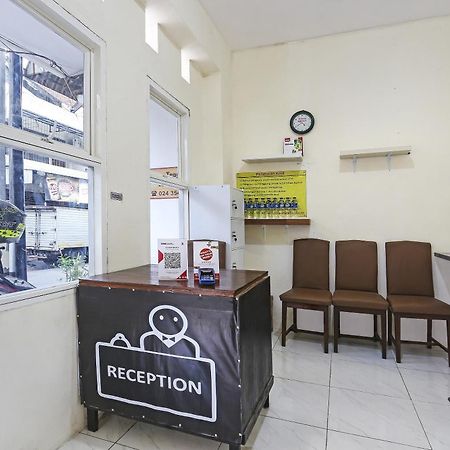 SPOT ON 90780 Gang Tengah Homestay Semarang Bagian luar foto