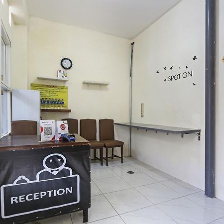 SPOT ON 90780 Gang Tengah Homestay Semarang Bagian luar foto