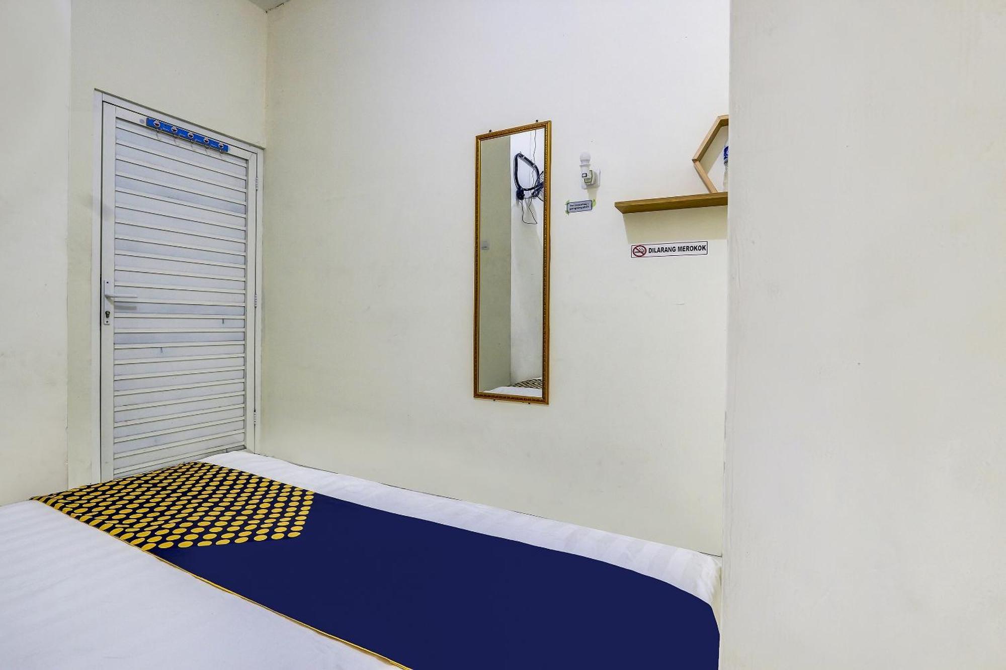 SPOT ON 90780 Gang Tengah Homestay Semarang Bagian luar foto