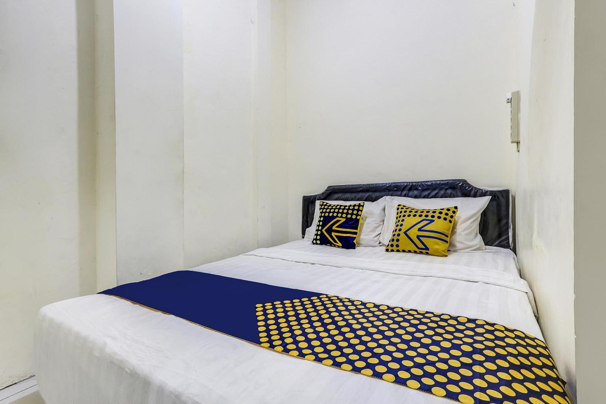 SPOT ON 90780 Gang Tengah Homestay Semarang Bagian luar foto
