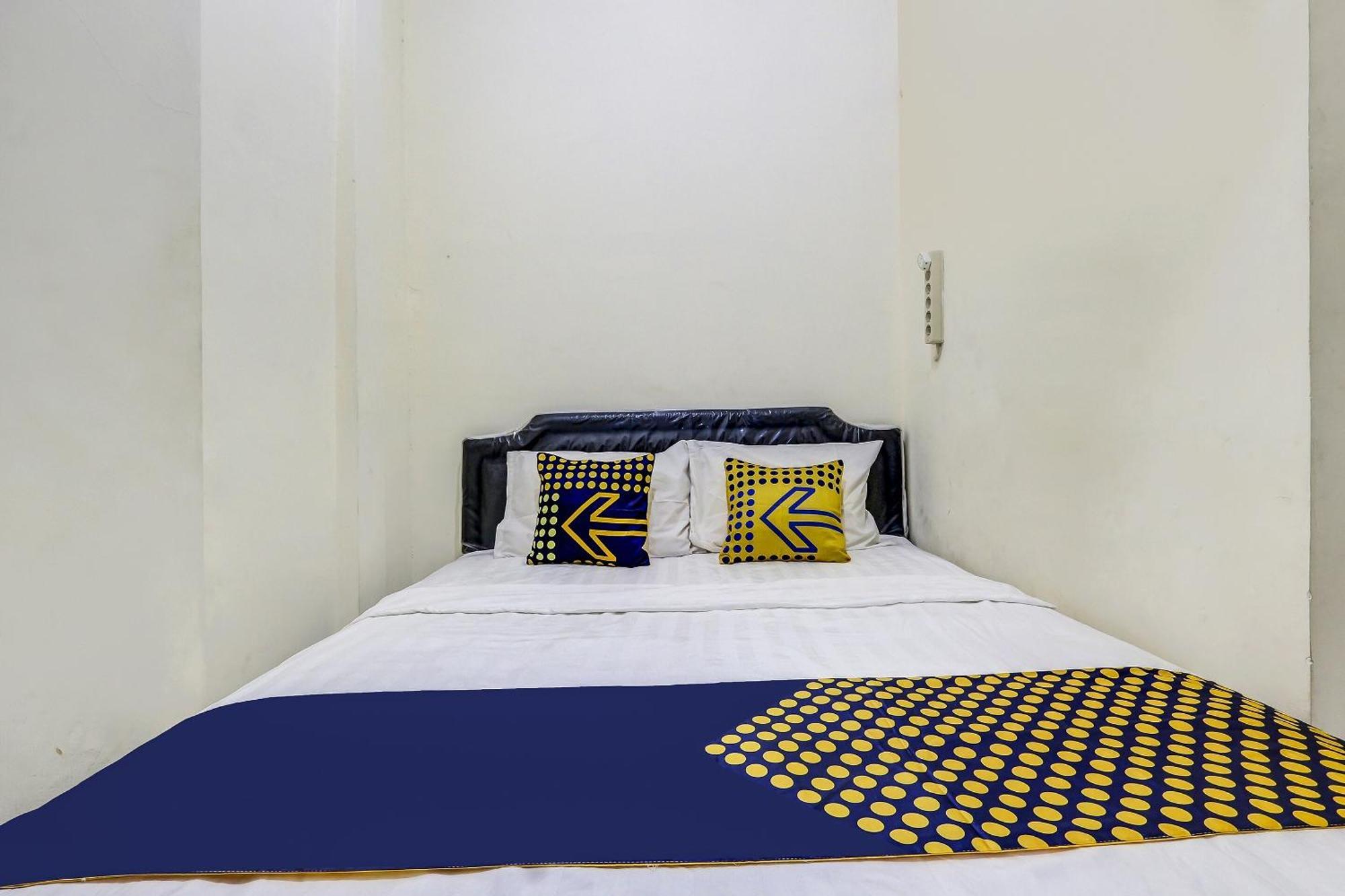 SPOT ON 90780 Gang Tengah Homestay Semarang Bagian luar foto