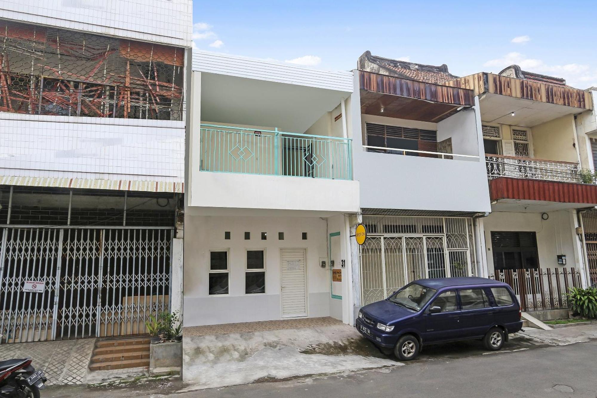 SPOT ON 90780 Gang Tengah Homestay Semarang Bagian luar foto