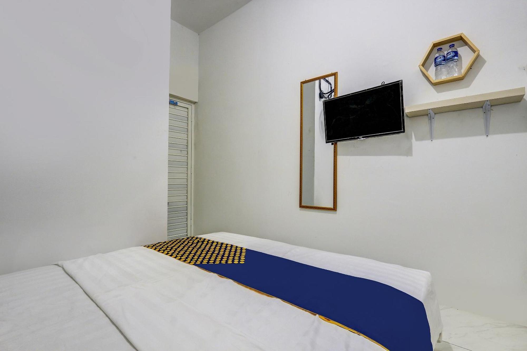 SPOT ON 90780 Gang Tengah Homestay Semarang Bagian luar foto