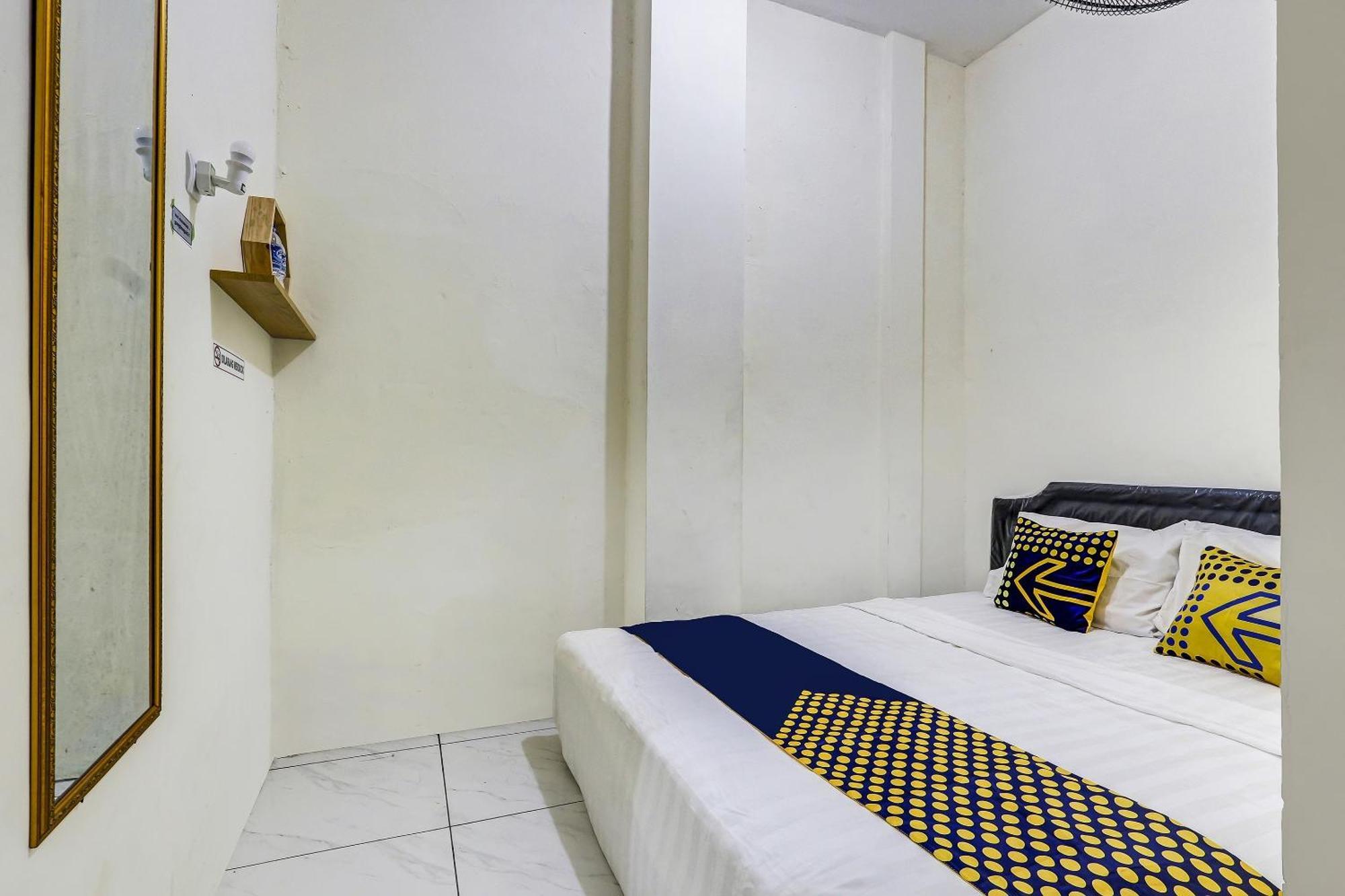 SPOT ON 90780 Gang Tengah Homestay Semarang Bagian luar foto