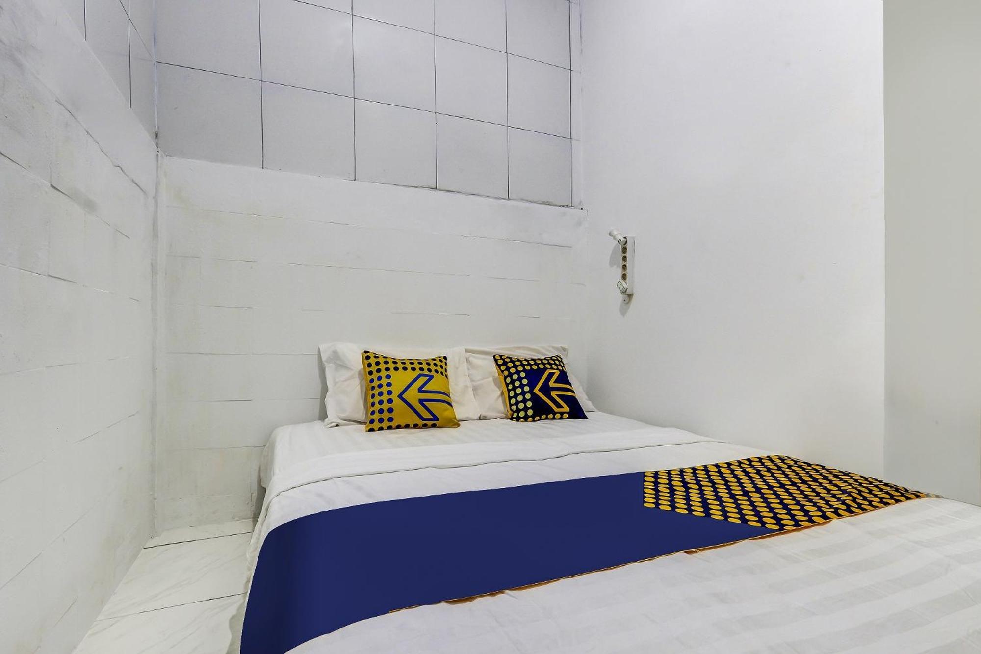 SPOT ON 90780 Gang Tengah Homestay Semarang Bagian luar foto